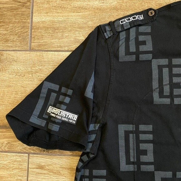 Coogi Men's Australia 1969 T-shirt Industria Black Logo Print - Picture 6 of 10